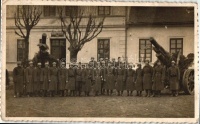 1941 Kassa, Kosice; a Magyar Királyi Honvédség egyik tüzér ütege, legénység és lövegek, a hátoldalon feltehetően az egység tábori posta címével, II. világháború / Artillery battery of the Hungarian Royal Army, crew and guns, on