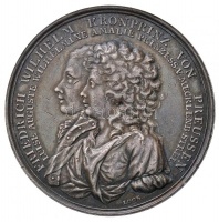 Német Államok / Poroszország 1793. 'Frigyes Vilmos koronaherceg és Lujza mecklenburg-strelitzi hercegnő' jelzetlen Ag emlékérem házasságuk alkalmából, 'Berán Nándor' jelzésű dísztokban. Szign.: Loos (28,85g/42mm) T:2,2- ph.
German
