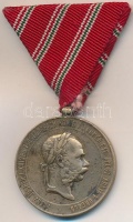 1873. 'Hadiérem' Br katonai érdemérem modern mellszalaggal T:2- kis ph. 
Hungary 1873. 'Military Medal' Br medal with modern ribbon C:VF small edge error 
NMK 231.