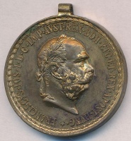 1914-1916. 'Bronz Katonai Érdemérem ' aranyozott Br kitüntetés korona díszítmény és mellszalag nélkül T:2 ph., aranyozás lekopott
Hungary 1914-1916. 'Medal for Military Merit (Signum Laudis)' decoration without crown and ribbon C:XF