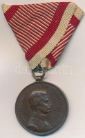 1917. 'Bronz Vitézségi Érem IV. Károly / Fortitudini' Br kitüntetés mellszalaggal. Szign: Kautsch T:2 ph.
Hungary 1917. 'Medal for Bravery' Br decoration with ribbon. Sign: Kautsch C:XF edge error
NMK 310.