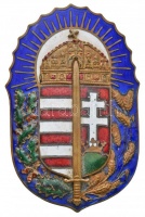1920. 'Vitézi Jelvény' zománcozott Br jelvény, hátlapon ferde kitűzőpántokkal 'JEROUSCHEK BPEST SEMMELWEIS U. 7.' (56x37mm) T:2,2- zománchiba
Hungary 1920. 'Badge of the Order of Vitéz' enamelled Br badge with markes mark 'JEROUSCHEK