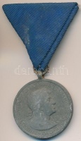 1940. 'Erdélyi részek felszabadulásának emlékére' cink emlékérem mellszalaggal. Szign.:BERÁN T:2-
Hungary 1940. 'Commemorative Medal for the Liberation of Transylvania' zinc medal with original ribbon. Sign.:BERÁN L. C:VF