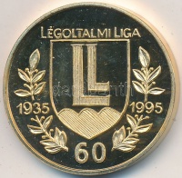 1995. A 'Magyar Köztársaság Légoltalmi Ligájának 60. évfordulója' aranyozott tokbak emlékérem eredeti dísztokban tanúsítvánnyal T:PP felületi karc