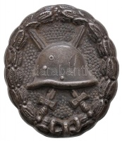 Német Birodalom 1918. 'Sebesülési jelvény fekete fokozata' fém kitüntetés függőleges tűvel (44x39mm) T:2- tű alsó rögzítője hiányzik
German Empire 1918. 'Wound Badge, black' metal badge with vertical pin (44x39mm) C:VF the lower