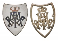 ~1930-1940. 'Sancta Maria Általános Iskola és Leánygimnázium' zománcozott tombak (gimnáziumi) és fém (elemi, tű nélkül) iskolajelvények (2xklf) T:2,2-  kis zománchiba