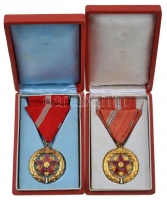 1954. 'Szocialista Munkáért Érdemérem' zománcozott fém kitüntetés mellszalagon, szalagsávval, tokban + 1957. 'Szocialista Munkáért Érdemérem' zománcozott fém kitüntetés mellszalagon, szalagsávval, tokban T:2