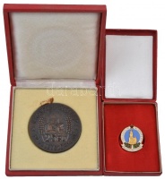 ~1970-1980. 'Társadalmi Munkáért - Hajdu-Bihar Megye Tanácsa' zománcozott fém jelvény (33x26mm) + 'II. Kongresszus MTSZ - Hajdúböszörmény 25 év' egyoldalas Br érem tokban T:1-,2