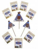 ~1970-1980. 10db zománcozott jelvény és kitűző, közte 'Guide (Idegenvezető)' T:1-,2