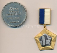 1974. 'Fővárosi Út és Közműépítő Vállalat 1949-1974' jelzett Ag emlékérem tokban (19,93g/35mm) + 1975. 'Az Építőipar Kiváló Dolgozója' zománcozott kitüntetés eredeti dísztokban miniatűrrel, igazolvánnyal T:2