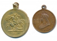 2db Szent György medál: 'Regina Vittoria' fém medál füllel. Szign.: Olivieri (22,5mm) + 'V. György 1911' fém medál füllel (27mm) T:1,1-,2
2pcs of Saint George medals: 'Regina Vittoria' metal medal with ear. Sign.: Olivieri (22,5mm) +
