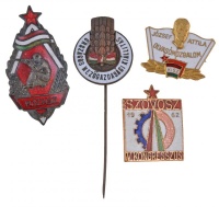 4db klf zománcozott szocialista jelvény és kitűző, közte ~1950. 'MSZHSZ (Magyar Szabadságharcos Szövetség)' motoros zománcozott Br jelvény, ~1970. 'Országos Mezőgazdasági Kiállítás' zománcozott Br kitűző T:2
