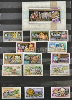 12 lapos nagyalakú berakó benne főleg postatiszta (itt-ott betapadt) modern magyar sorok és blokkok, kevés bélyegzett anyag