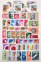 1955 Kutyák sor + tarajos réce továbbá sorok 1957-1968 1-2 példányban, blokkok 1963-tól 1 példányban, pár szovjet bélyeg 10 lapos közepes Schaubek berakóban