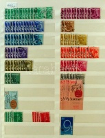 Hongkong, India, Indonézia, Izrael rendező, kb 1.800 bélyeg 16 lapos rugós berakóban