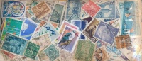 Több, mint 1660 db külföldi bélyeg zacskóban, ömlesztve