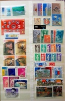 Vegyes tétel, főleg jugoszláv utódállamok, Portugália, kevés tengerentúl berakólapokon, sok jó motívummal. Érdemes megnézni. / Mixed lot: ex-Yugoslavia, Portugal, some overseas, mistly nice thematic material on stock pages.