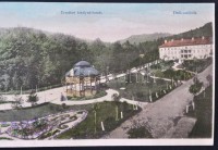 Bártfafürdő, Bardejovské kúpele; Főforrás tér, Erzsébet királyné forrás, Deák szálloda, kiadja Divald Adolf, panoráma lap / square, spring, hotel, panorama card (non PC) (fa)