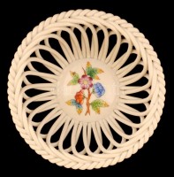 Herendi Viktória áttört tálka, kézzel festett, jelzett, apró repedéssel, m:4,5 cm, 10,5 cm