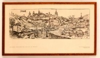 Prága 1493, a Nürnbergi krónika metszete után készült modern nyomat, üvegezett fa keretben, 31×57,5 cm