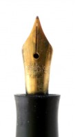 Ezüst(Ag) töltőtoll, jelzett, arany(Au) 14K tollheggyel, jelzett, h: 12 cm, bruttó: 18,5 g