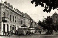 10 db MODERN főként megíratlan magyar városképes képeslap autóbuszokkal / 10 MODERN mostly unused Hungarian townview postcards with buses