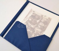 Zádor István 7 darab eredeti rézkarca Jeruzsálemről. Számozott album. Szolnok, 1995. Viktoria Kft. 1 lev. 7 t. (rézkarcok). 14 hártyapapír előzékkel. A rézkarcokat sokszorosította Pataky Béla grafikusművész, az albumokat