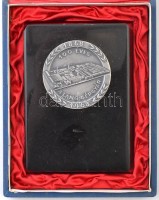 1968. '100 éves a Láng Gépgyár' ezüstözött fém emlékérem, műanyag talpon, eredeti dísztokban (60mm / 95x132mm) T:2