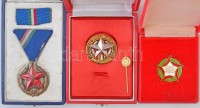 4db-os vegyes kitüntetés, jelvény és kitűző tétel, közte 1951. 'Közbiztonsági Érem' bronz fokozata a rendőrség tagjai részére, zománcozott Br kitüntetés mellszalagon, szalagsávval tokban, ~1970. 'Az Ipari Szövetkezet Kiváló