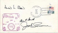 Alan Bean (1932- ), Owen K. Garriott (1930- ) és Jack Lousma (1936- ) amerikai űrhajósok  Skylab aláírásai emlékborítékon /

Signatures of Alan Bean (1932- ), Owen K. Garriott (1930- ) and Jack Lousma (1936- ) American astronauts on