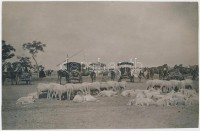 cca 1925 Kerny István (1879-1963): Hortobágyi hídi vásár, pecséttel jelzett, jeliratozott vintage fotó, 15x23 cm