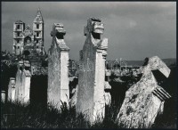 cca 1973 Gebhardt György (1910-1993) budapesti fotóművész hagyatékából 2 db vintage fénykép, az egyik aláírt, 13x18 cm és 24x18 cm