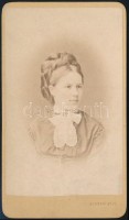 Kuncz Jenőné, Fabricius Jozefin, Kuncz Jenő jogtudós feleségének fényképe. 7x11 cm