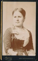 Kuncz Jenőné, Fabricius Jozefin, Kuncz Jenő jogtudós feleségének fényképe. 7x11 cm