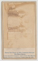 cca 1870 General Tom Thumb és Minnie Warren cirkuszművészeket ábrázoló fotó, hátoldalon nyomtatott aláírásaikkal / cca 1870 Original photo of circus artists and dwarfs General Tom Thumb and Minnie Warren 7x11 cm
