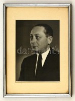 Deutsch Aladár (1899-1973) fül-orr-gégész főorvos fotója, üvegezett keretben,  22×16 cm