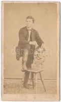cca 1865 Eger, vizitkártya méretű fénykép Mihály József műterméből, sarkán törésvonal, 10x6 cm