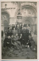 cca 1930 A Budapesti Labdarúgó Alszövetség (BLASZ) válogatott Velencében, Fotólap.