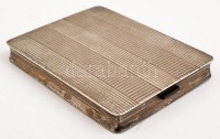 Ezüst (Ag) art deco cigarettatárca, belül aranyozott, jelzett, mesterjeggyel (BK) 11x8 cm, nettó: 182 g