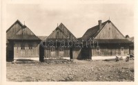 16 db RÉGI felvidéki képeslap fatemplomokkal és népviselettel. Fényképezte Karel Plicka / 16 pre-1945 Slovakian postcards with folklore and wooden churches. Photographed by Karel Plicka