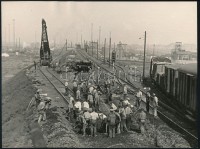 1959 Vasúti építkezés, gőzdaruval, 5 db fotó, egy részük hátoldalán feliratozva, 17,5x23 cm