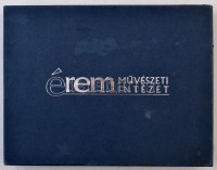 Az Éremművészeti Intézet éremtartó kazettája 1 kivehető tálcával, összesen 24 férőhellyel használt állapotban