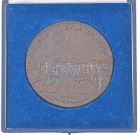 Rácz Edit (1936-) 1972. 'Vezess Baleset Nélkül Mozgalom' Br emlékplakett, eredeti 'FKBT' dísztokban (94mm) T:2