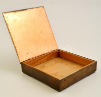 Kopcsányi Ottó (1933-): 'Lovagi' doboz, réz fa betéttel, jelzett, 13,5x13,5x2,5 cm