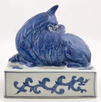 Nagyméretű kínai pecsétnyomó. Fő kutyát ábrázoló festett mázas porcelán / Large Chinese seal maker Pho dog. Porcelain 14x15 cm