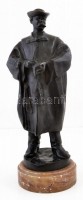 Beszédes János László (1874-1922): Pipáját töltő csikós. Bronz, jelzett, alabástrom talapzattal, m: 40 cm