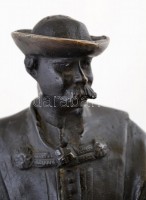 Beszédes János László (1874-1922): Pipáját töltő csikós. Bronz, jelzett, alabástrom talapzattal, m: 40 cm