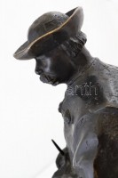 Beszédes János László (1874-1922): Pipáját töltő csikós. Bronz, jelzett, alabástrom talapzattal, m: 40 cm
