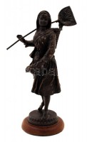 cca 1950, Német paraszt pár szobor, spiáter, jelzés nélkül, hibás, 25cm