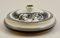 Hollóházi Jurcsák László által tervezett porcelán bonbonier, matricás, hibátlan, jelzett, d: 14,5 cm